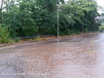 Montefiascone - Forte acquazzone, strade allegate e tombini intasati