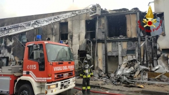 San Donato Milanese - Aereo precipita su un edificio