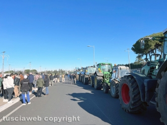 Viterbo - Agricoltori in protesta lungo la Cassia nord