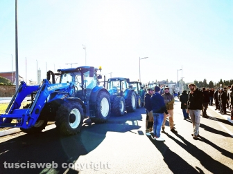 Viterbo - Agricoltori in protesta lungo la Cassia nord