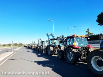 Viterbo - Agricoltori in protesta lungo la Cassia nord