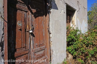 "Aiuto i miei figli con l'elemosina"