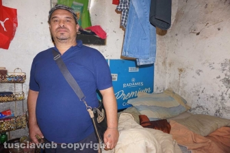 "Aiuto i miei figli con l'elemosina"