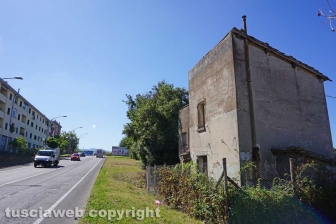 "Aiuto i miei figli con l'elemosina"