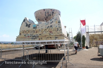 Al lavoro per il traliccio di Gloria