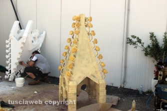 Al lavoro per il traliccio di Gloria