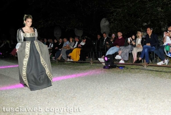 Al Sacro bosco sfilano gli abiti rinascimentali