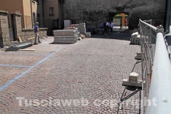 I lavori per la costruzione del ponteggio