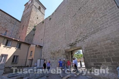 I lavori per la costruzione del ponteggio