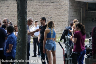 Viterbo - Alessandro Gassman durante le riprese della fiction "Tutto un altro mondo"