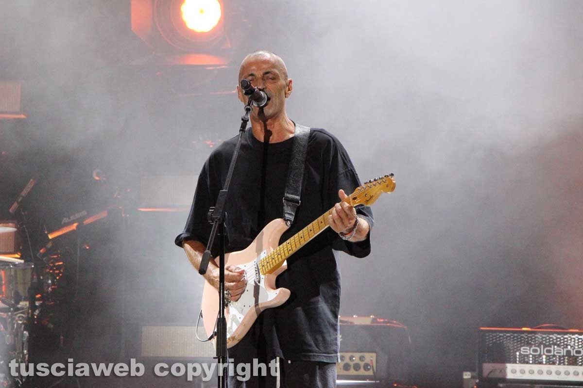 Viterbo - Alex Britti a Pratogiardino Lucio Battisti
