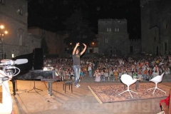 Allevi incanta una immensa platea