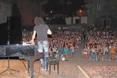 Allevi incanta una immensa platea