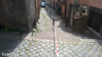 Viterbo - Calcinacci giù dal cinema Metropolitan