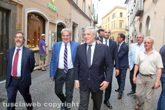 Antonio Tajani a spasso in città
