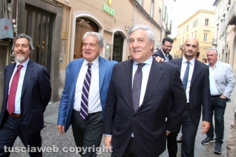 Antonio Tajani a spasso in città