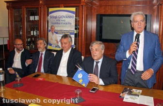 Antonio Tajani a spasso in città