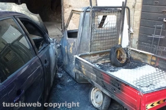 Corchiano - Apetto e auto in fiamme nella notte