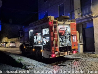 Viterbo - Appartamento in fiamme a Pianoscarano