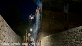 Viterbo - Appartamento in fiamme a Pianoscarano