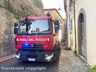 Appartamento in fiamme a via dei Pellegrini