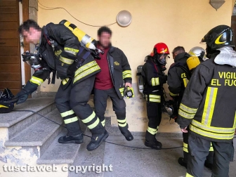Appartamento in fiamme a via dei Pellegrini