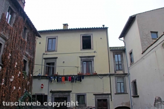 Viterbo - Appartamento in fiamme in via del Ginnasio