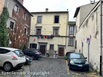 Viterbo - Appartamento in fiamme in via del Ginnasio