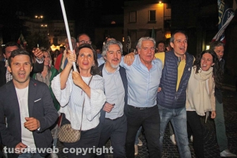 Arena sindaco, la festa in piazza