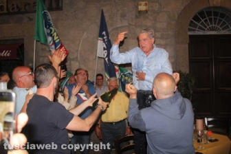 Arena sindaco, la festa in piazza
