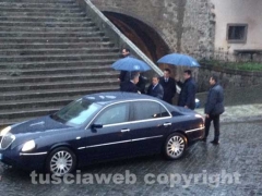 L\'arrivo di Monti al Palazzo Papale