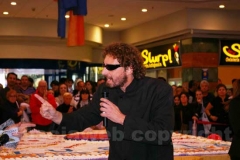 13esimo anniversario del centro commerciale Tuscia -Il Moralizzatore (Filippo Roma) e il Supermenestrello (Andrea Agresti)
