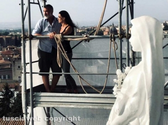 Ascenzi e la moglie Valeria sul ponteggio di Gloria
