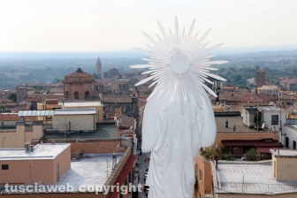 Ascenzi e la moglie Valeria sul ponteggio di Gloria