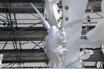Ascenzi e la moglie Valeria sul ponteggio di Gloria