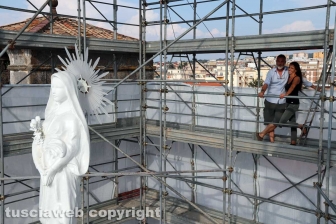 Ascenzi e la moglie Valeria sul ponteggio di Gloria