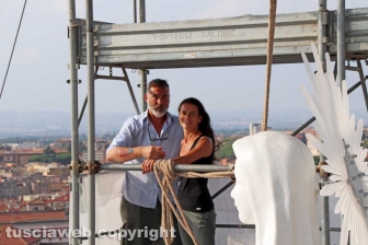 Ascenzi e la moglie Valeria sul ponteggio di Gloria