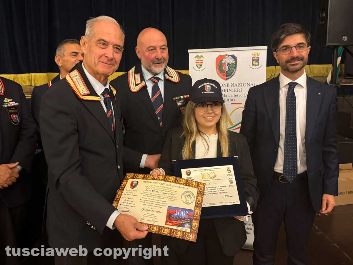 La premiazione della studentessa Laura Vitale dell’istituto Orioli