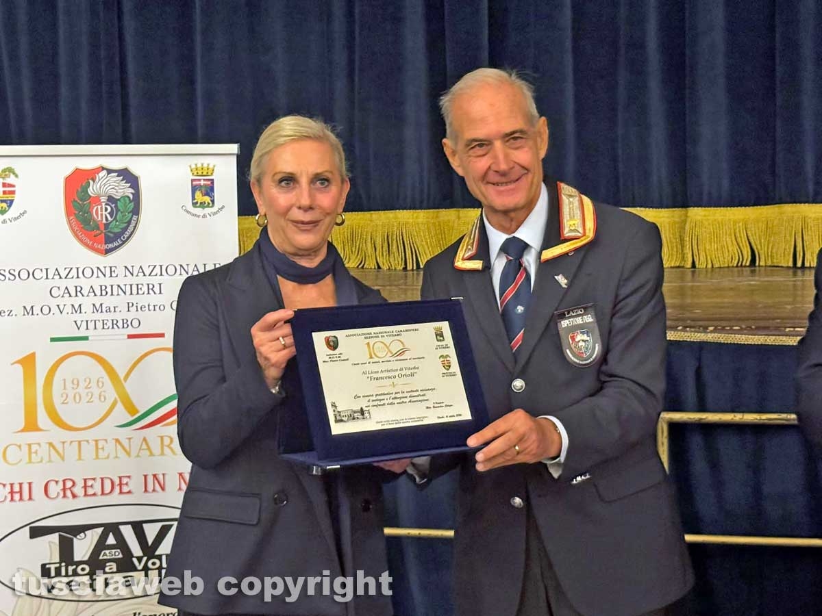 La dirigente del liceo artistico Orioli, Maria Federici, e Pasquale Muggeo
