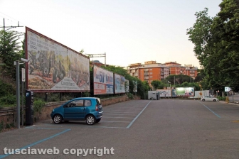 L'allestimento dell'esposizione fotografica At Home