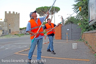 L'allestimento dell'esposizione fotografica At Home