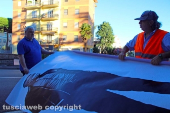 L'allestimento dell'esposizione fotografica At Home