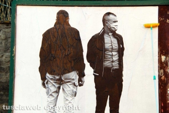 L'allestimento dell'esposizione fotografica At Home