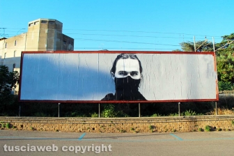 L'allestimento dell'esposizione fotografica At Home