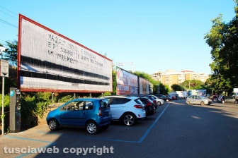 L'allestimento dell'esposizione fotografica At Home