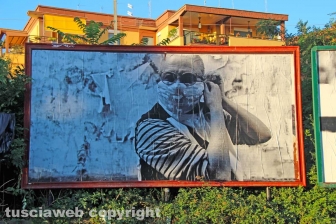 L'allestimento dell'esposizione fotografica At Home