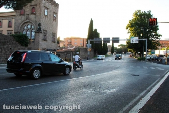 L'allestimento dell'esposizione fotografica At Home