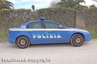 Auto cappotta in strada del Bullicame