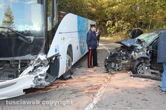 Auto contro bus sulla Cimina