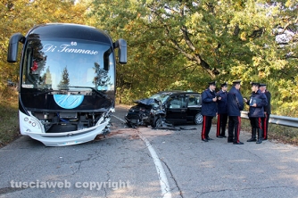 Auto contro bus sulla Cimina